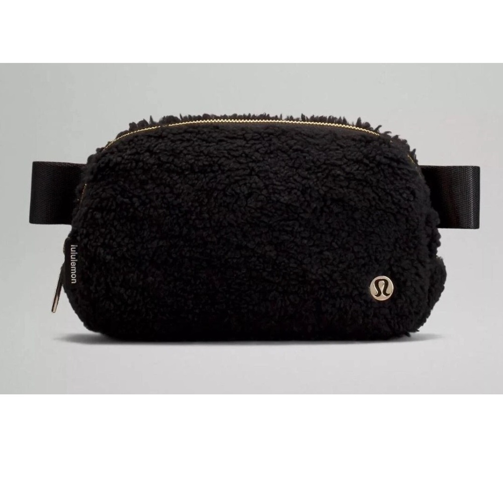 EUC Lulu Sherpa belt bag